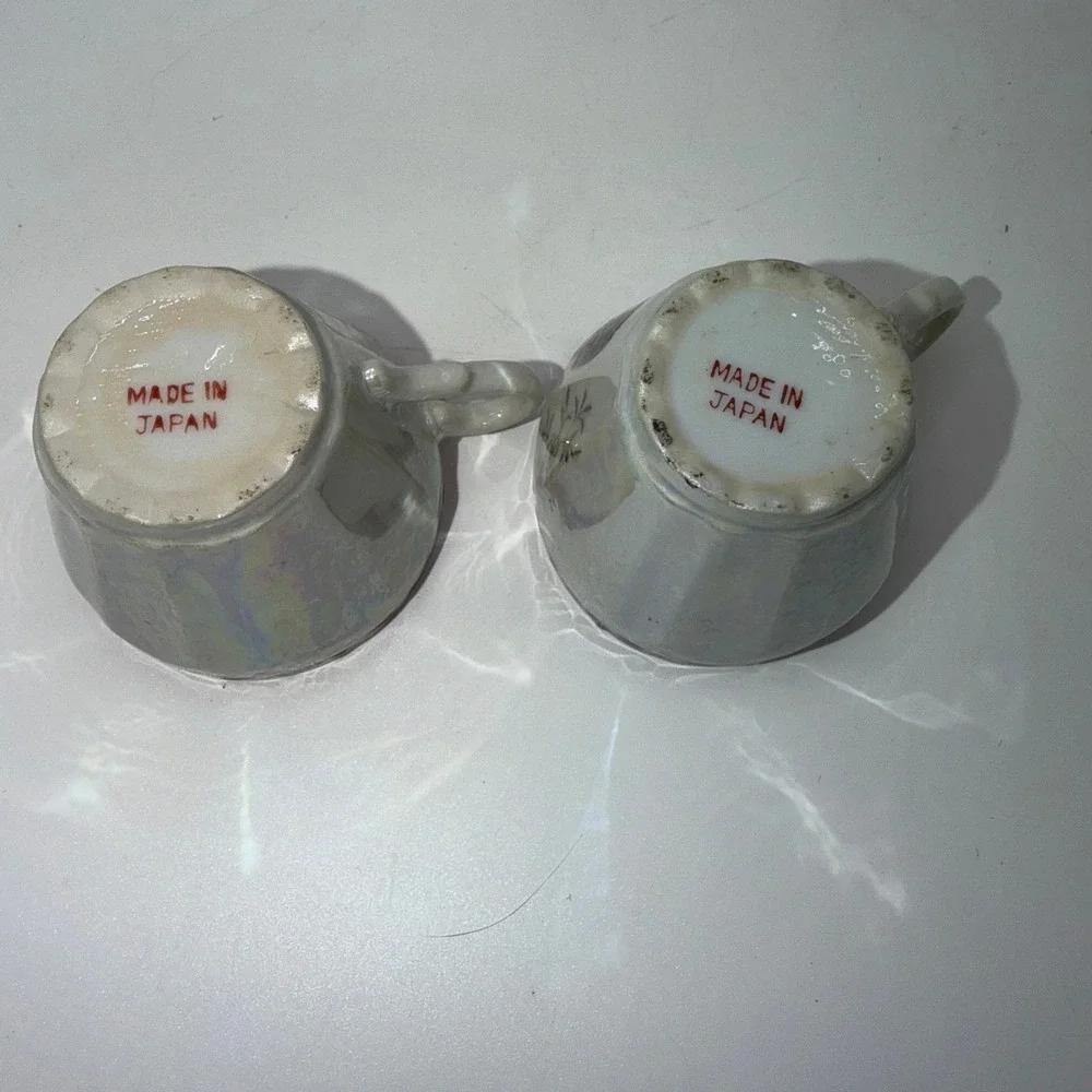 Pair‎ of Vintage Lusterware Courting Couple iridescent Teacups Japan
